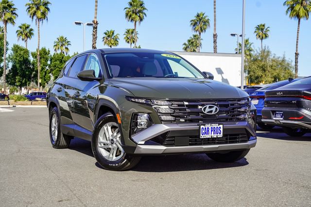 Used 2025 Hyundai Tucson SE image 2