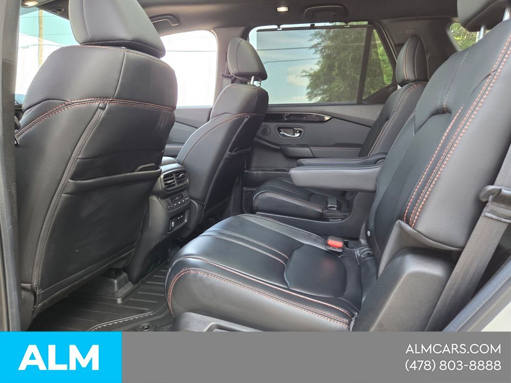 Used 2025 Honda Pilot TrailSport image 5