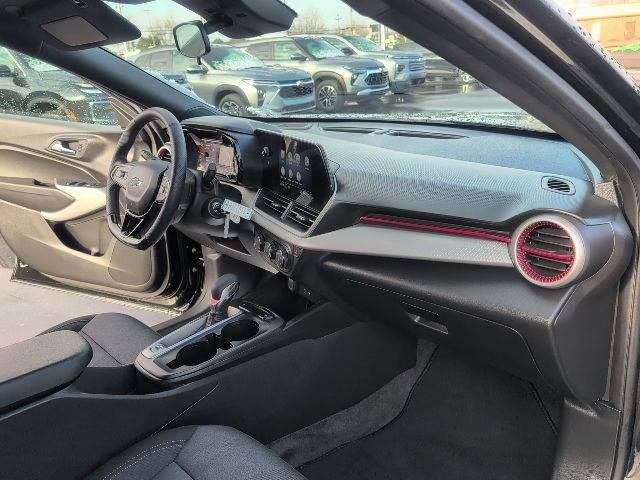 Used 2024 Chevrolet Trax RS FWD image 39