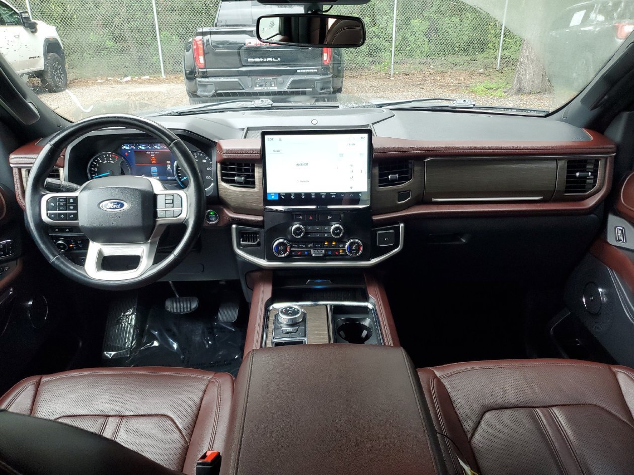 Used 2024 Ford Expedition Limited RWD image 11