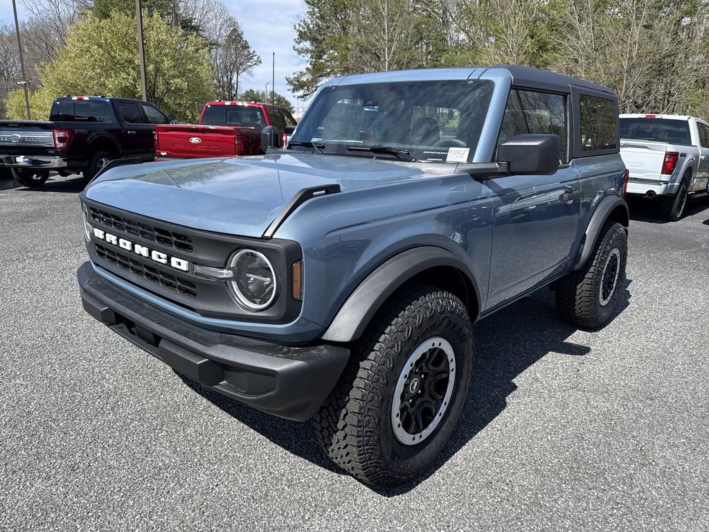 New 2025 Ford Bronco Base image 3