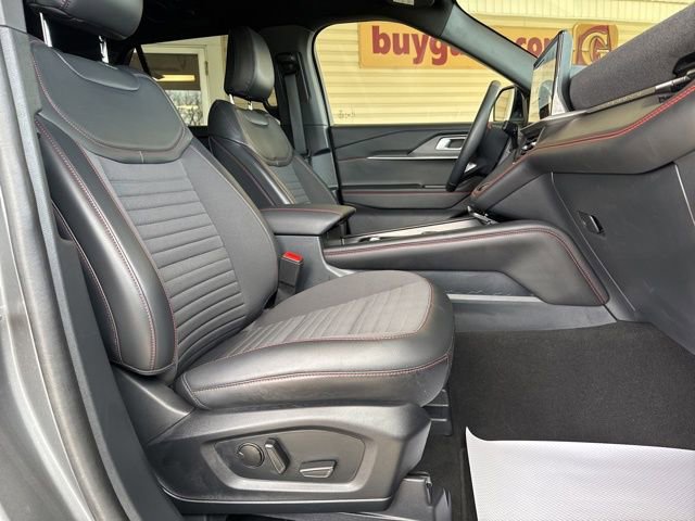 Used 2025 Ford Explorer ST-Line w/ ST-Line Street Pack image 27