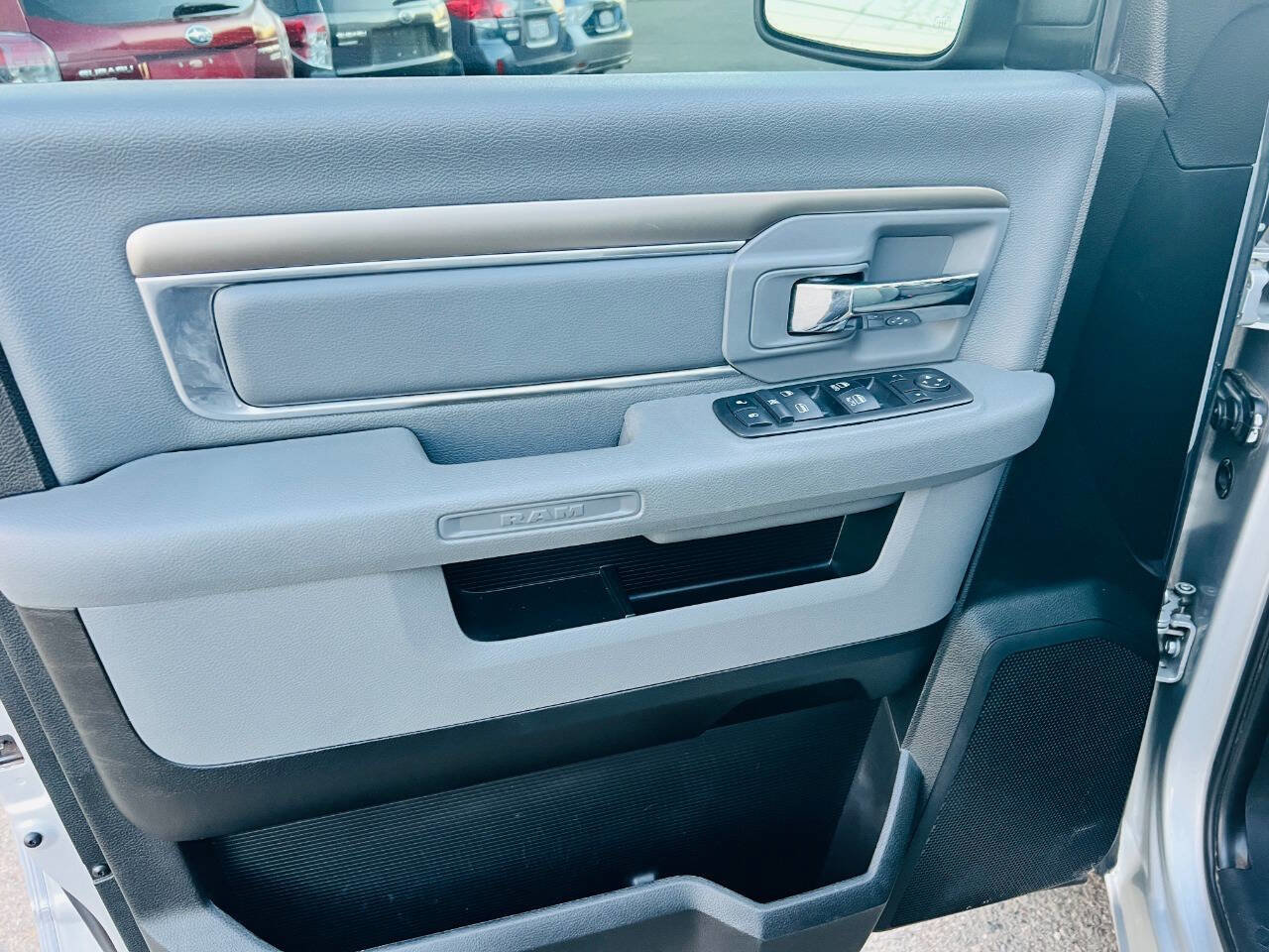Used 2018 RAM 1500 Classic SLT AWD/4WD image 23