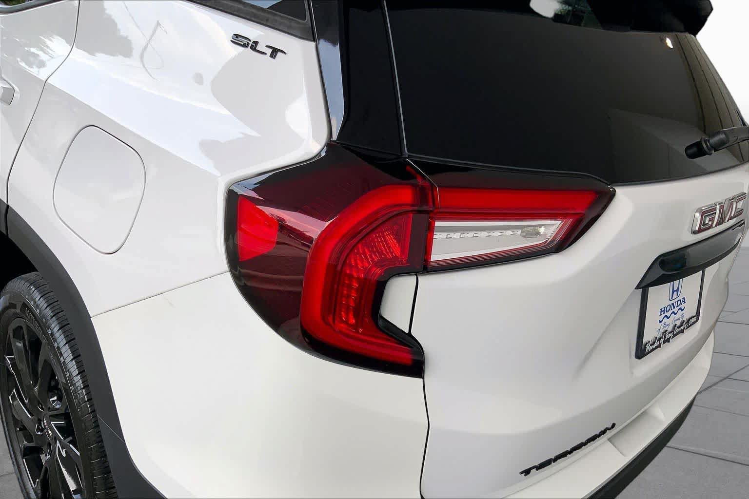Used 2023 GMC Terrain SLT w/ Tech Package FWD image 28
