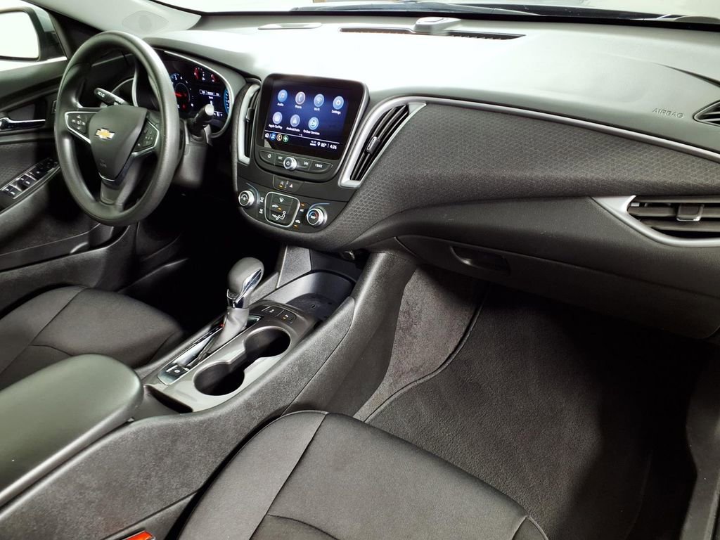 Used 2025 Chevrolet Malibu LS image 13