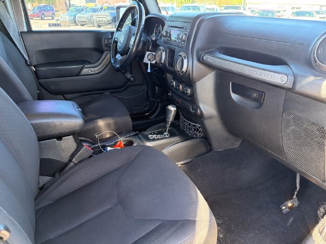 Used 2018 Jeep Wrangler Unlimited Sport w/ Connectivity Group AWD/4WD image 23