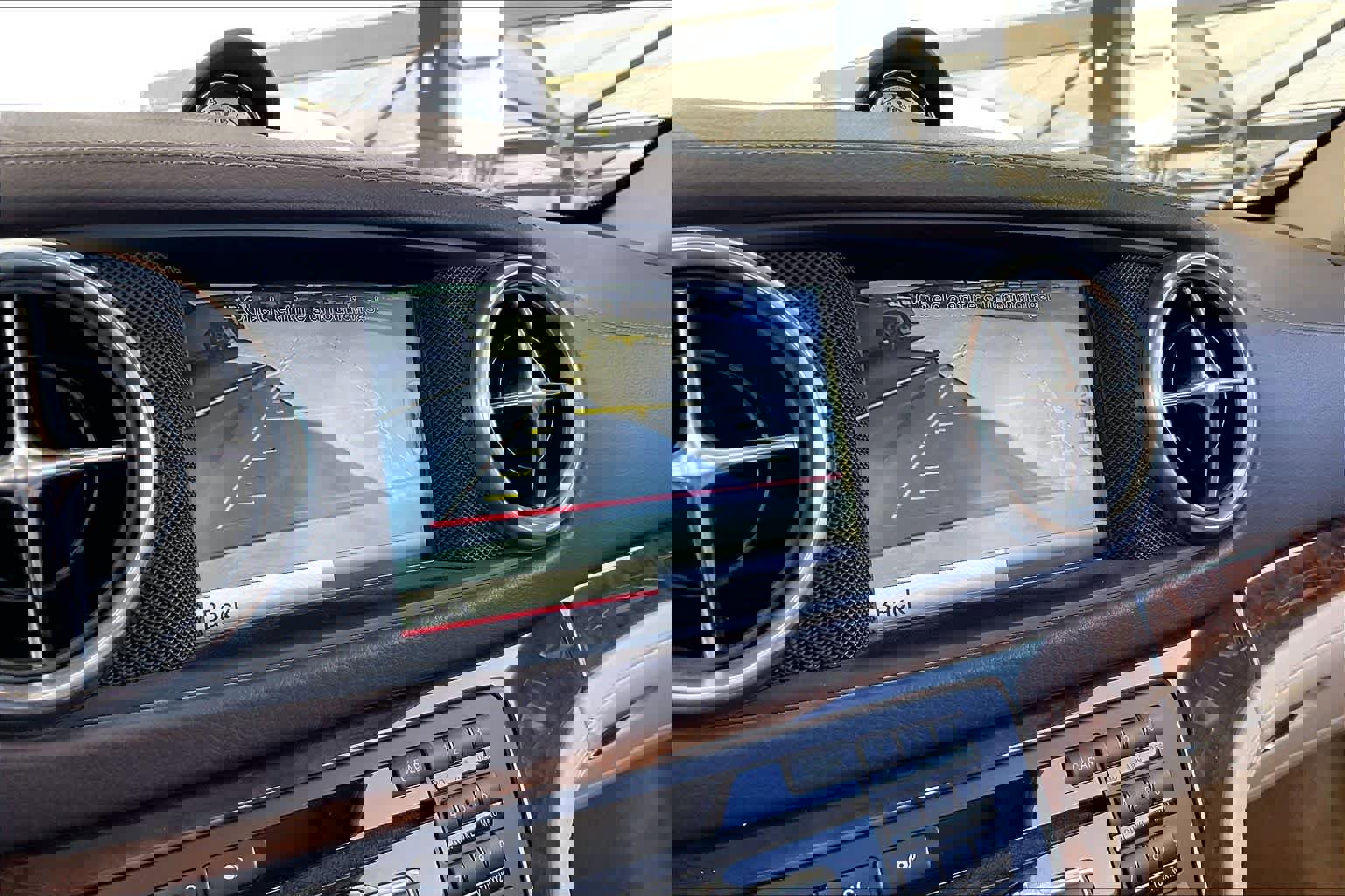 Used 2014 Mercedes-Benz SL 550 image 24