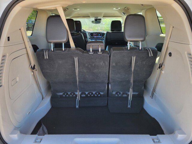 Used 2023 Chrysler Pacifica Touring-L image 8