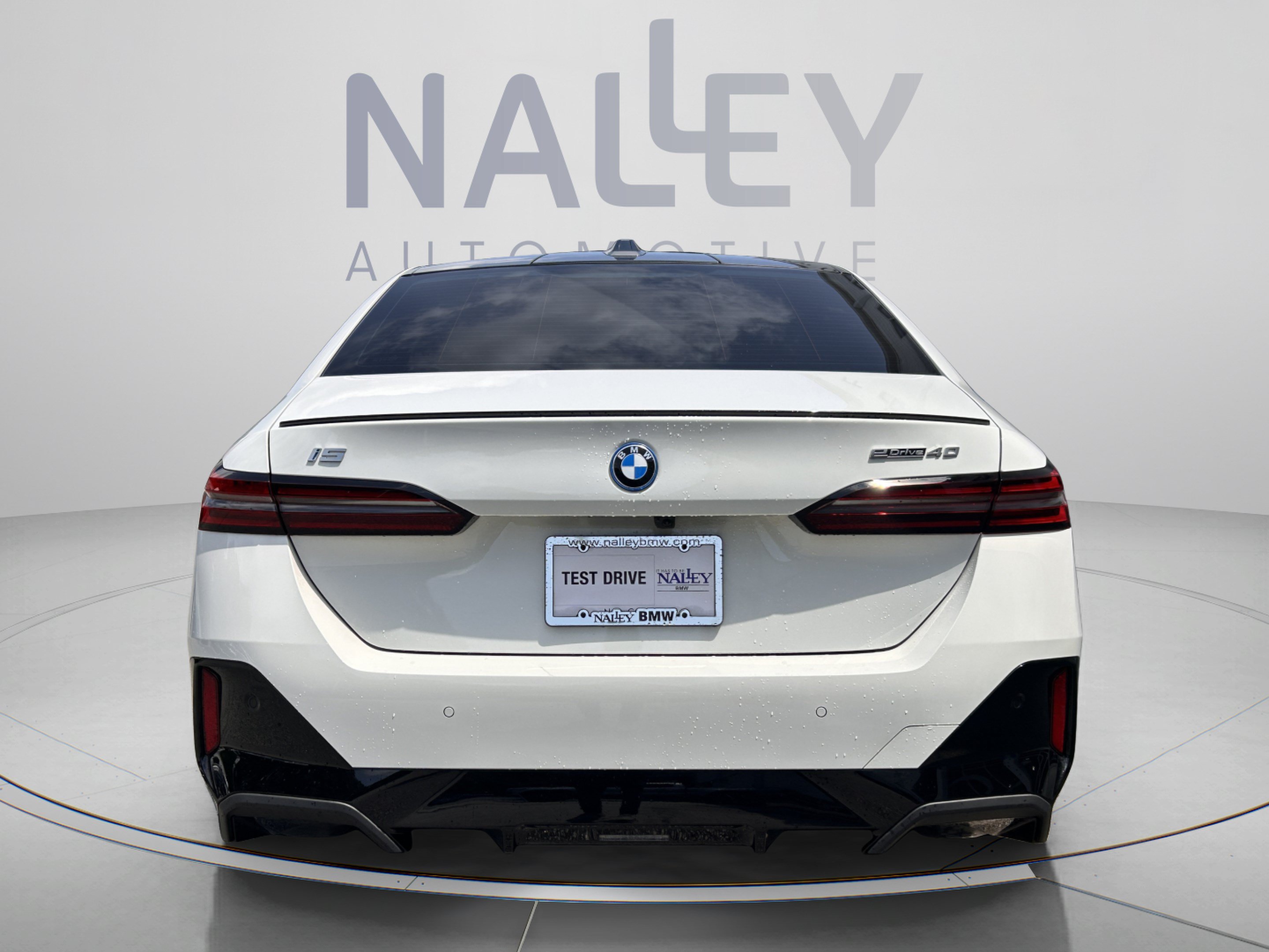 Used 2024 BMW i5 eDrive40i w/ M Sport Package RWD image 3
