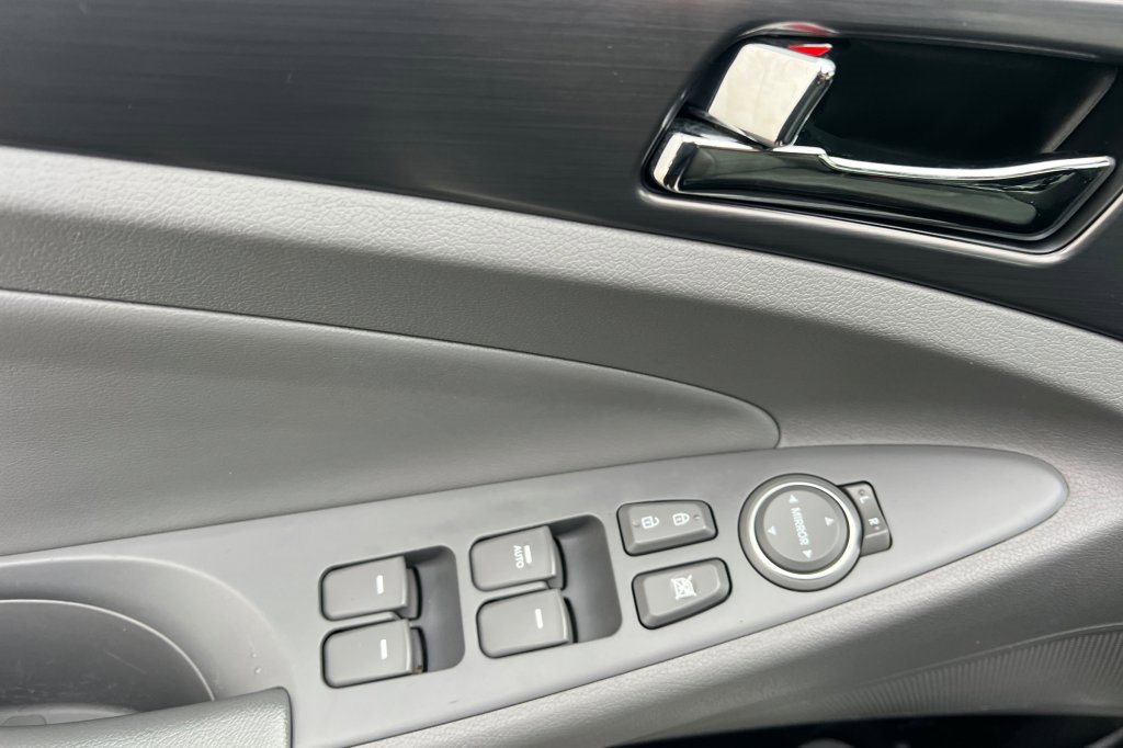 Used 2013 Hyundai Sonata Hybrid image 8