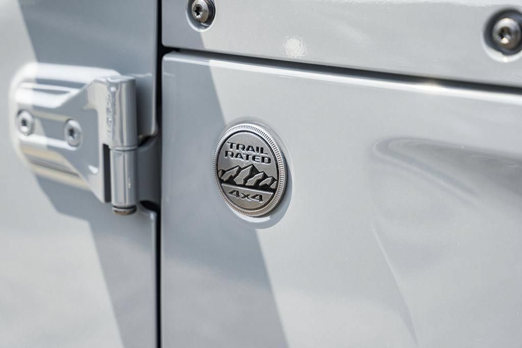 New 2025 Jeep Gladiator Sport AWD/4WD image 16