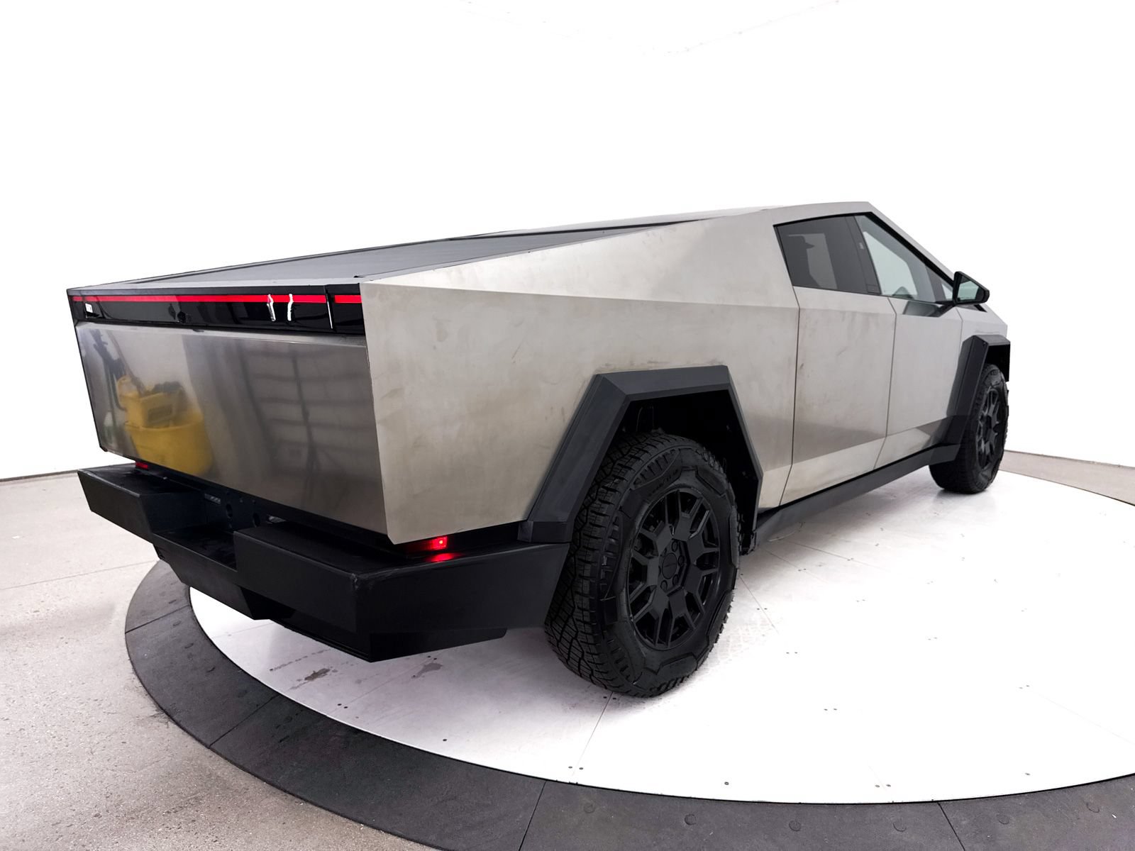 Used 2024 Tesla Cybertruck AWD Crew Cab image 18