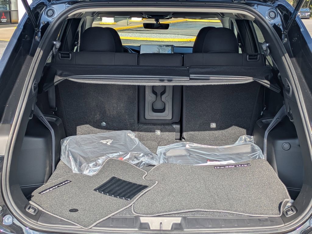 New 2025 Mitsubishi Outlander SE image 12