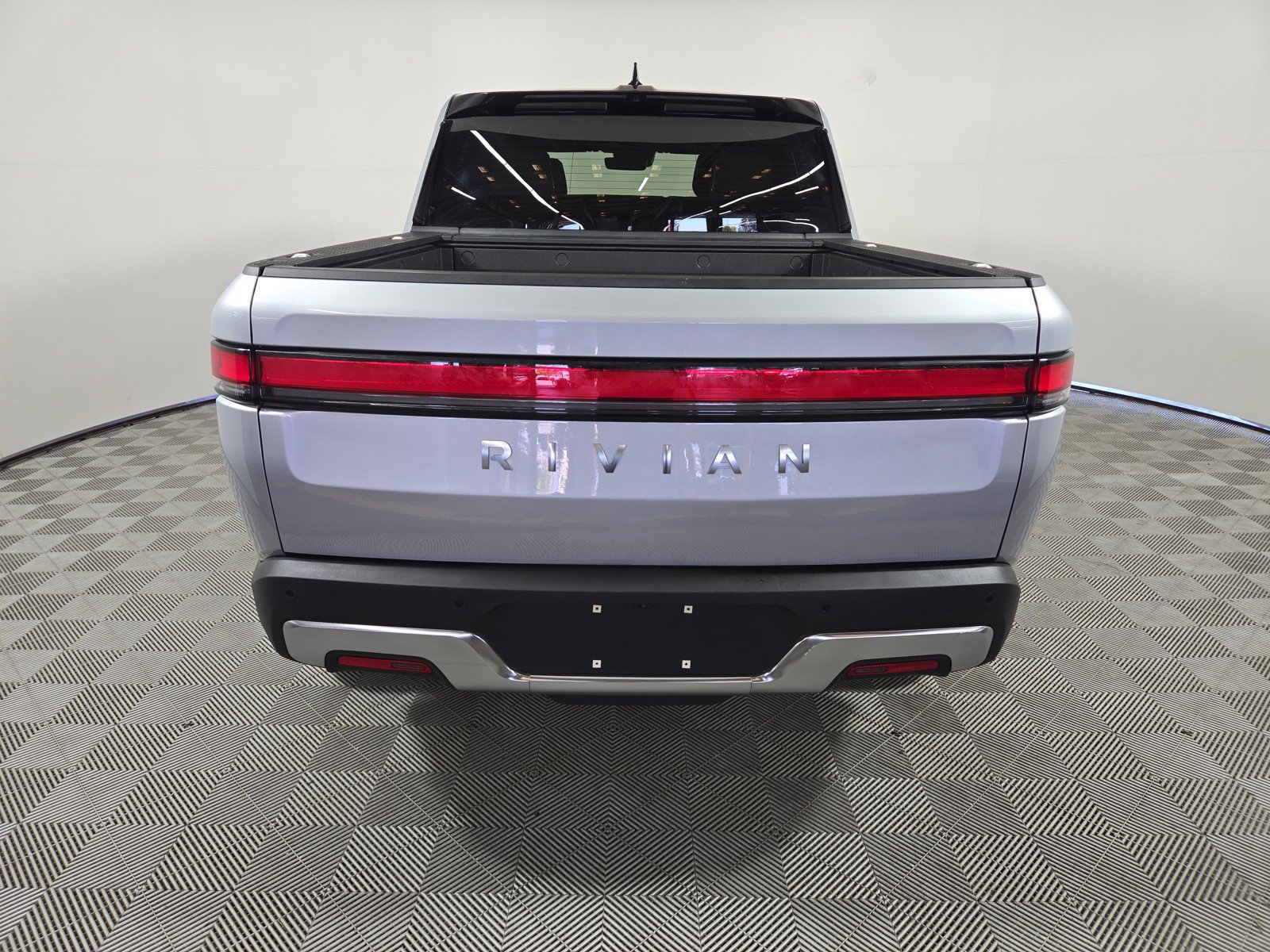 Used 2024 Rivian R1T Adventure AWD/4WD image 4