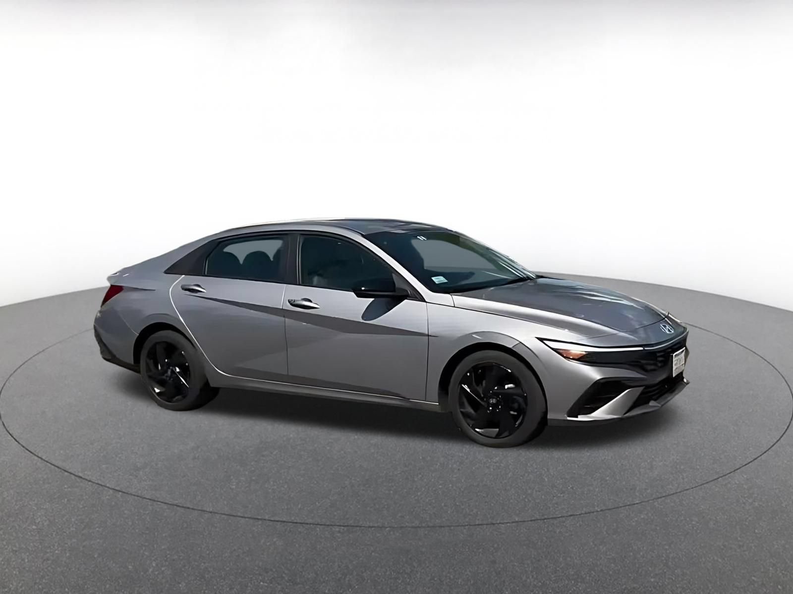Used 2026 Hyundai Elantra Sport FWD image 2