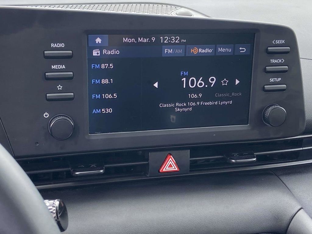 Certified 2025 Hyundai Elantra Sport image 23