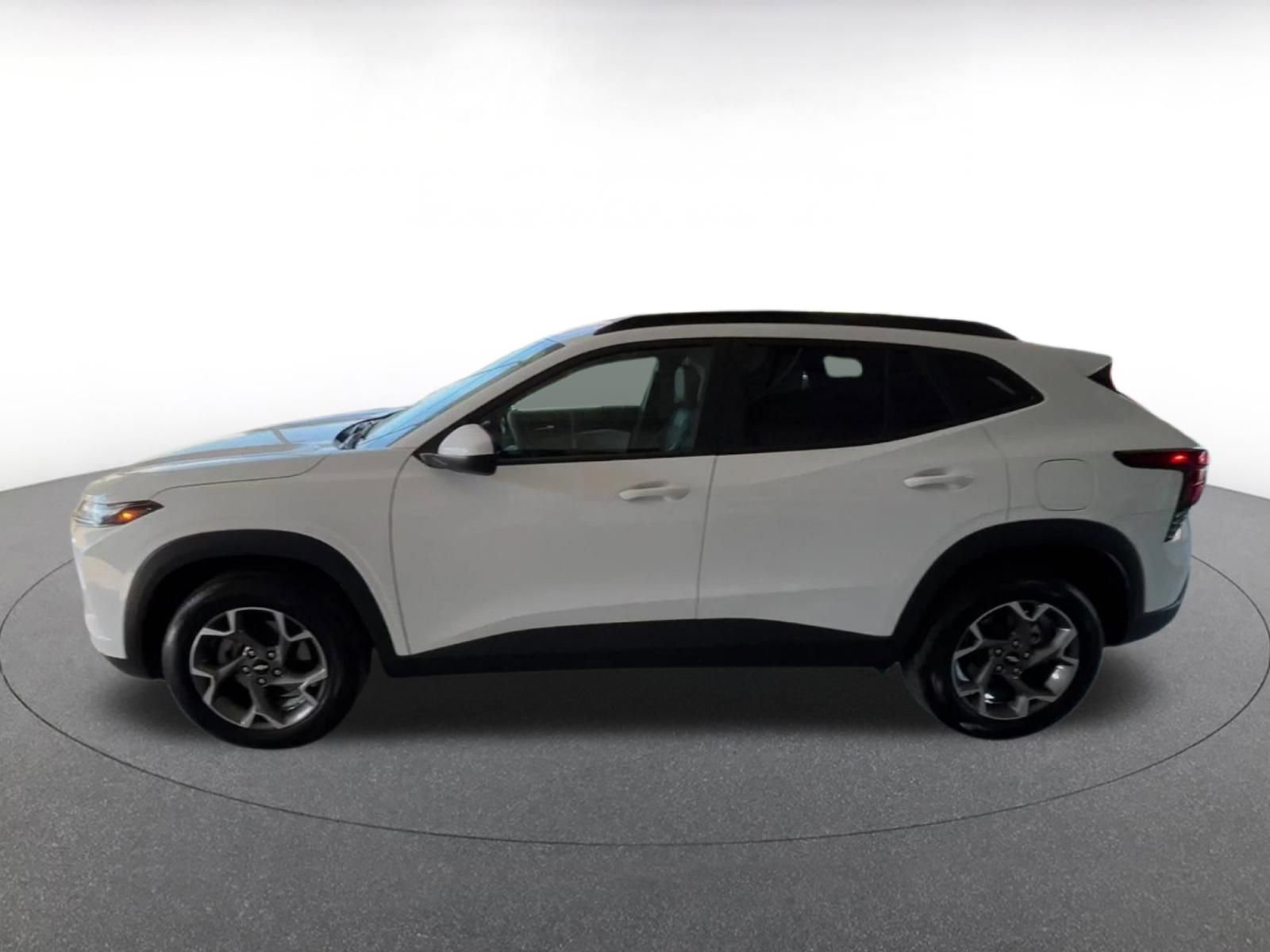 Used 2025 Chevrolet Trax LT image 8