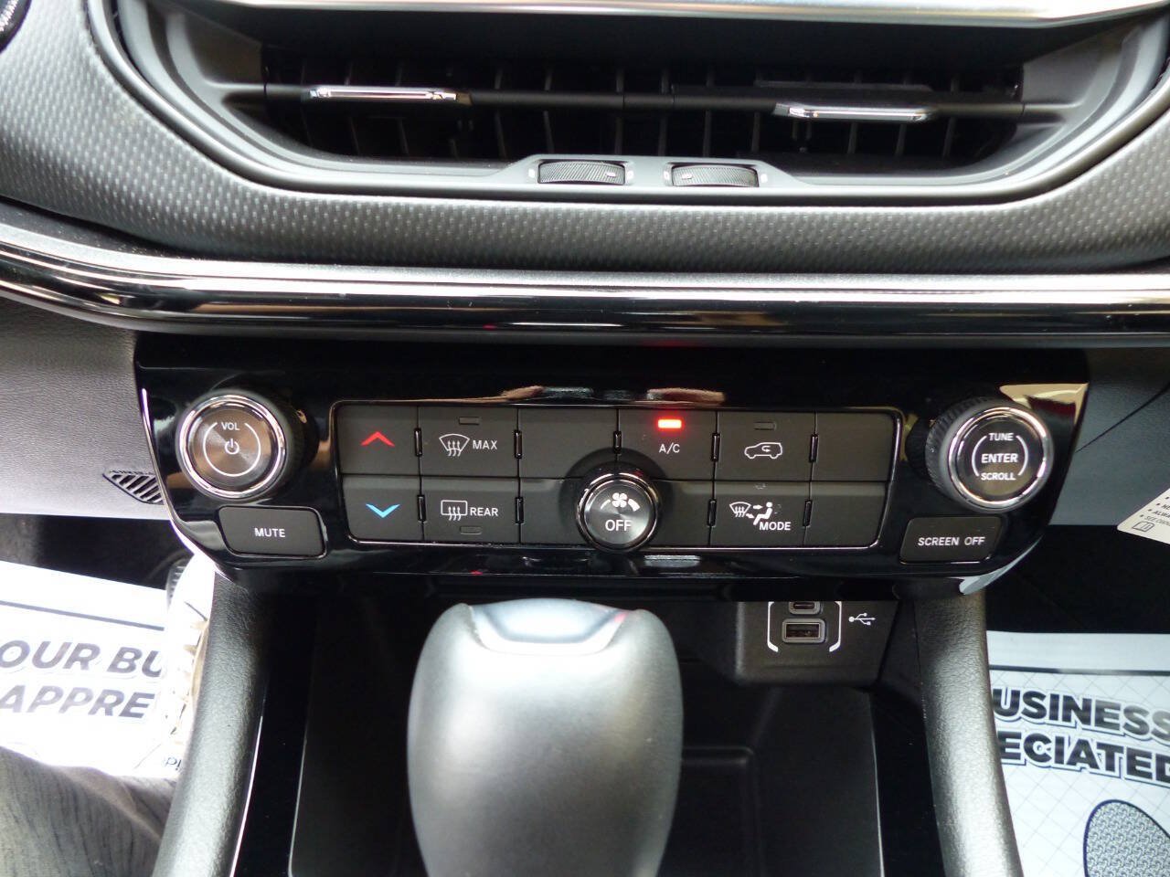 Used 2026 Jeep Compass Latitude AWD/4WD image 30