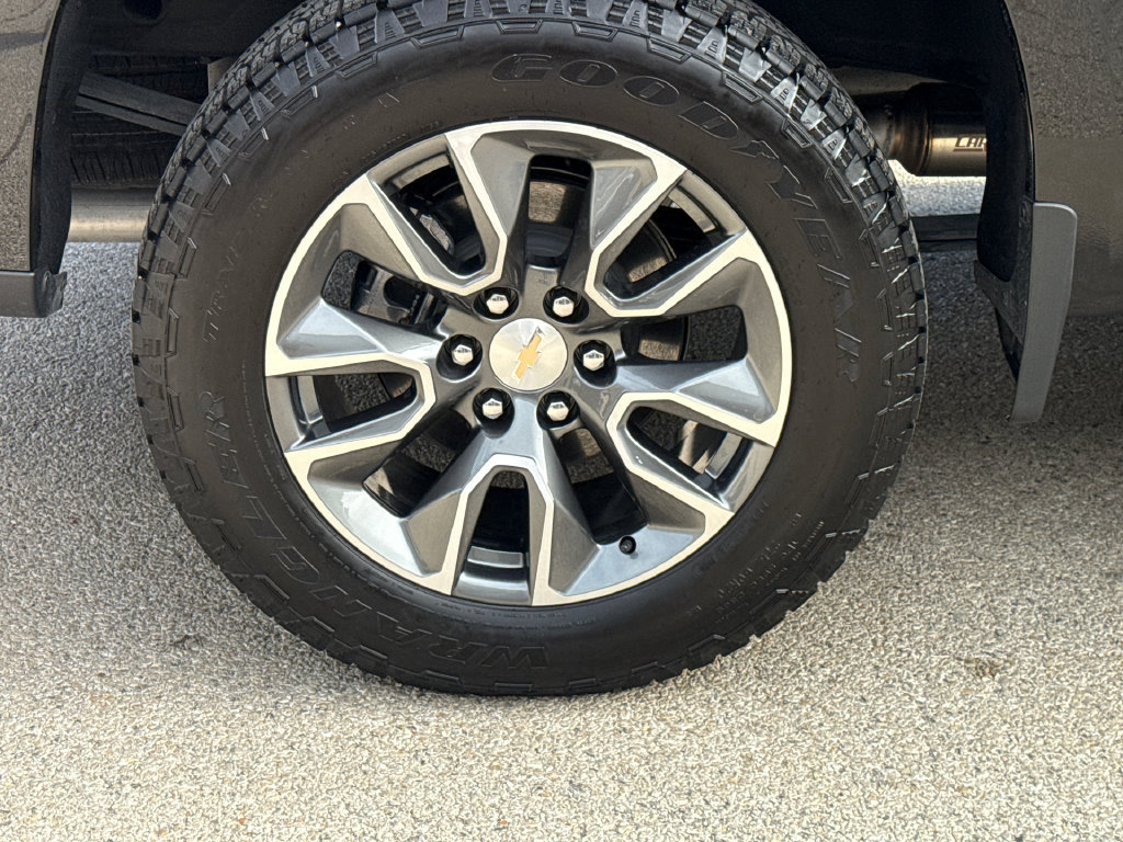 Used 2025 Chevrolet Silverado 1500 LT AWD/4WD image 10
