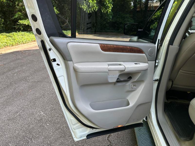 Used 2010 Nissan Armada Titanium w/ DVD Entertainment Pkg RWD image 18