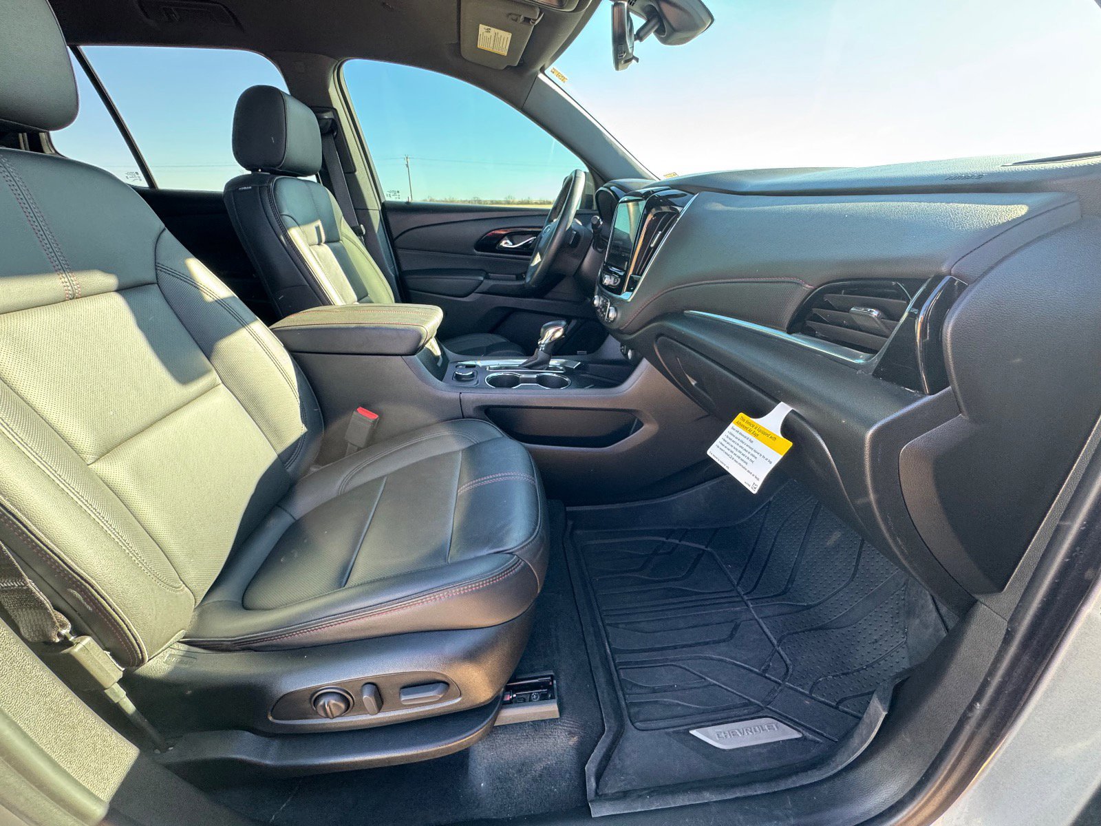 Used 2023 Chevrolet Traverse RS image 19