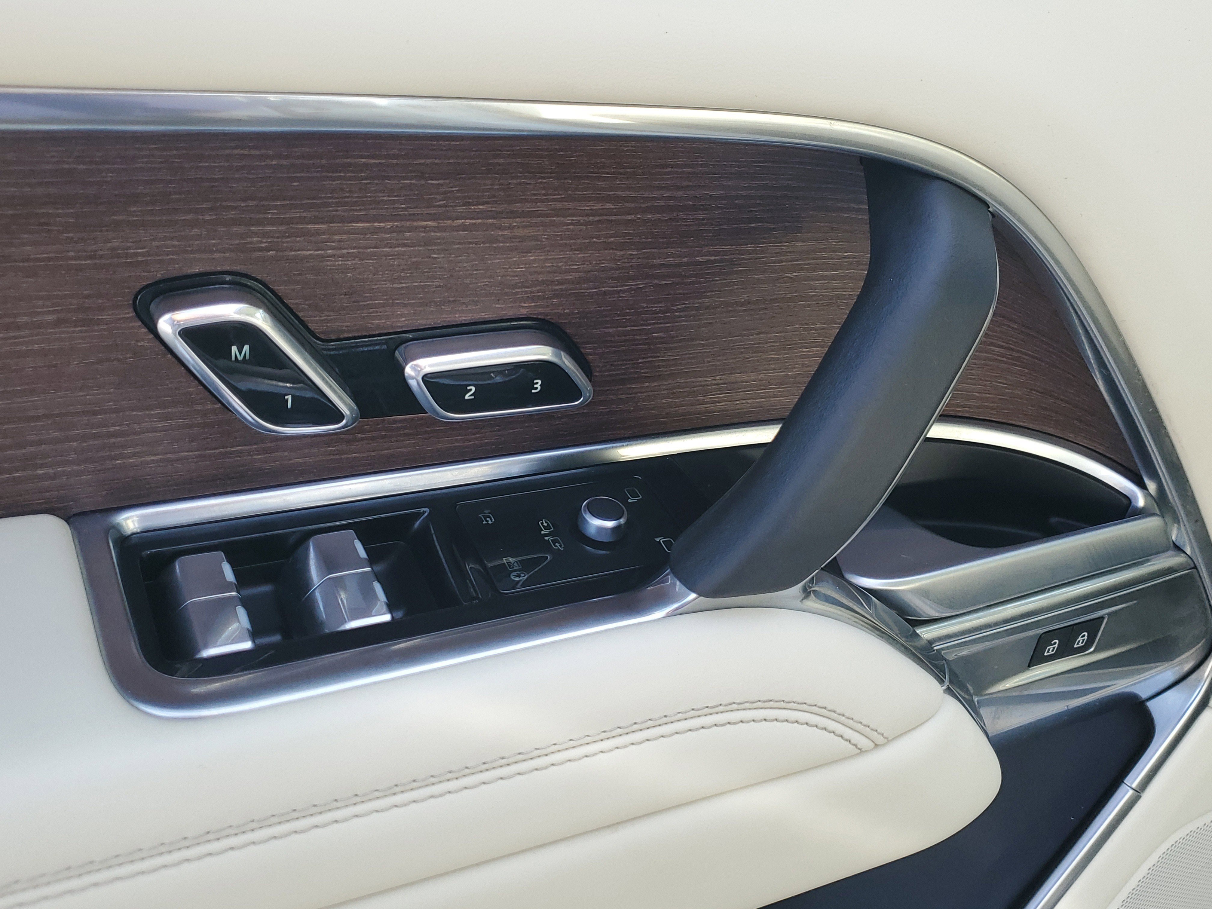 Used 2024 Land Rover Range Rover SE image 18