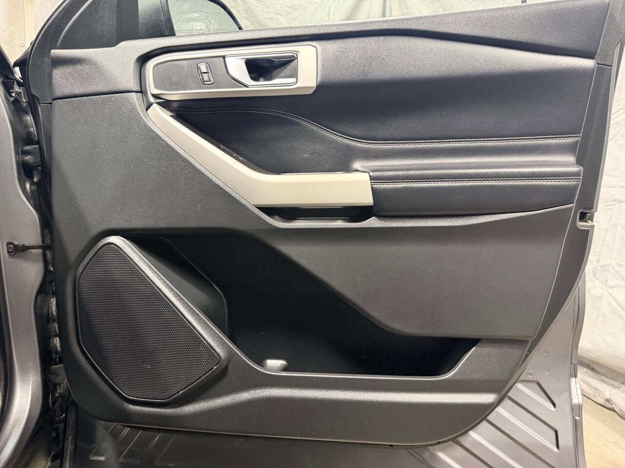 Used 2021 Ford Explorer XLT w/ Equipment Group 202A image 26