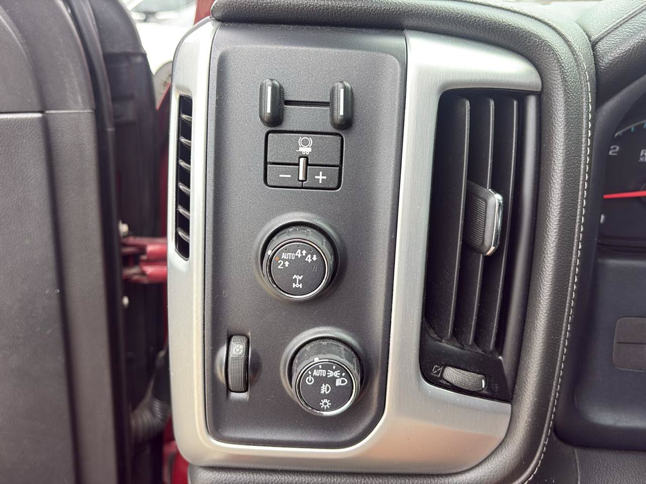 Used 2018 GMC Sierra 1500 SLT AWD/4WD image 13