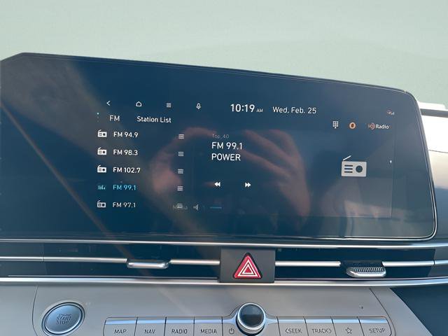 Certified 2025 Hyundai Elantra Limited FWD image 19