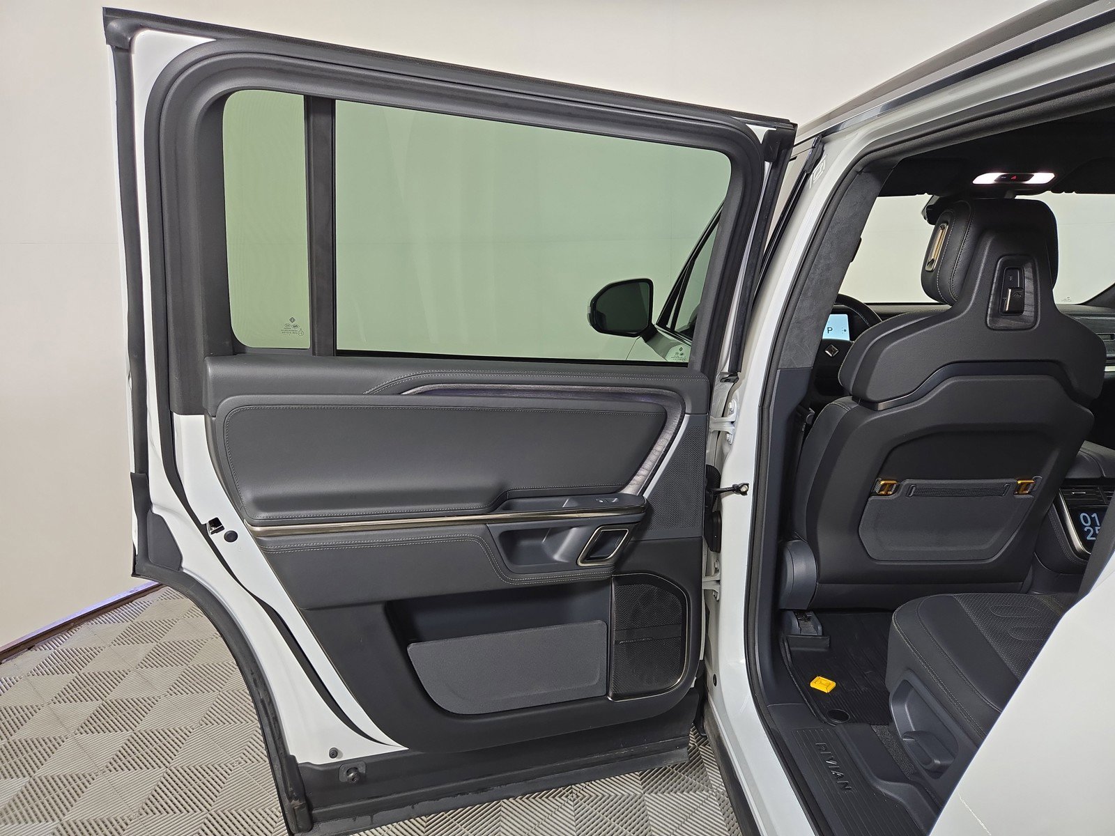 Used 2022 Rivian R1S Launch Edition image 17