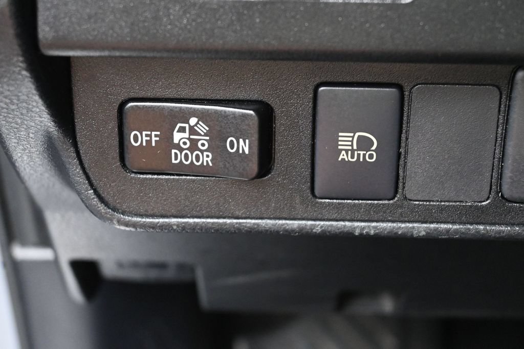 Used 2020 Toyota Tacoma SR5 RWD image 14