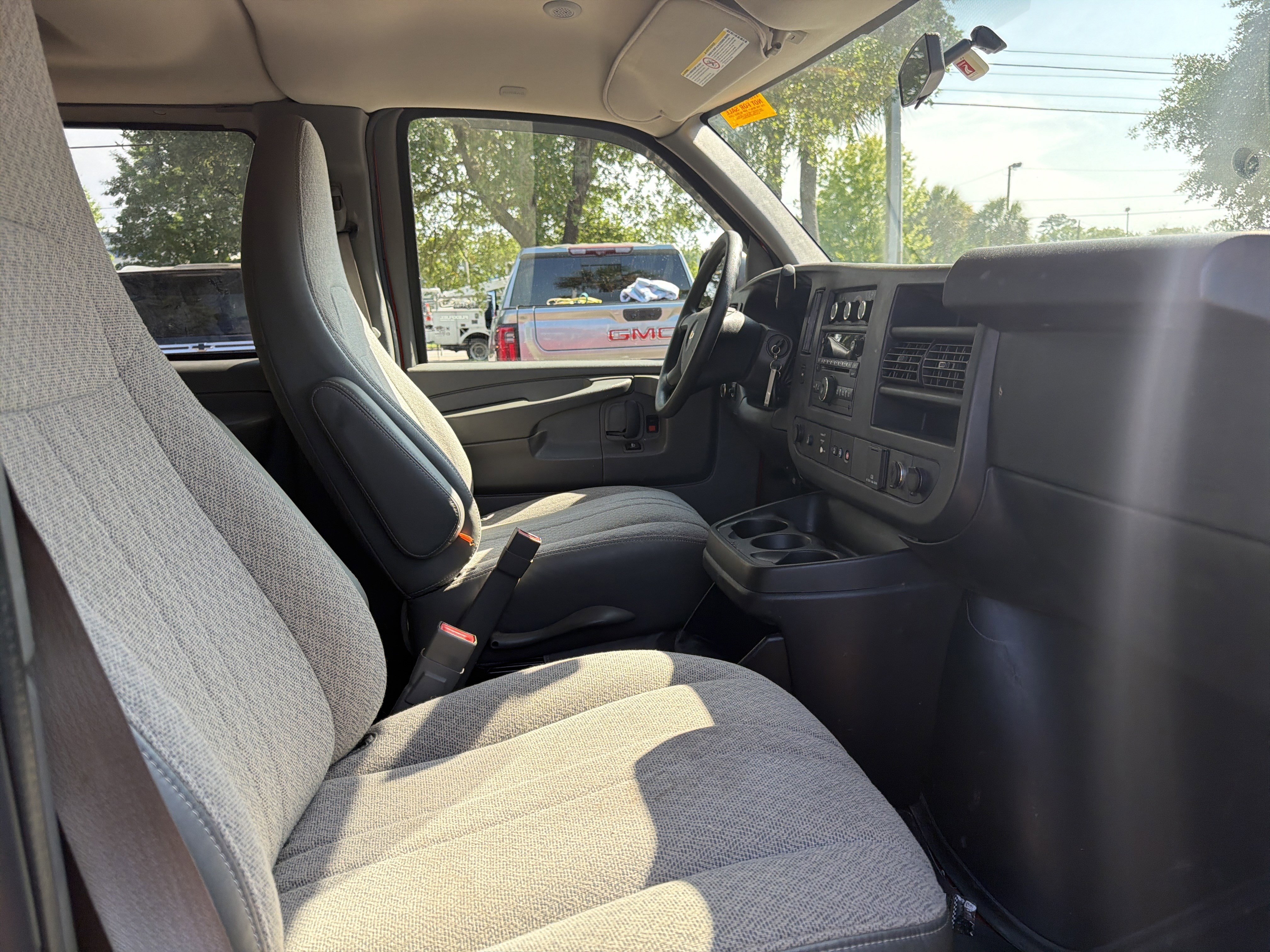 Used 2015 Chevrolet Express 3500 LS RWD image 30