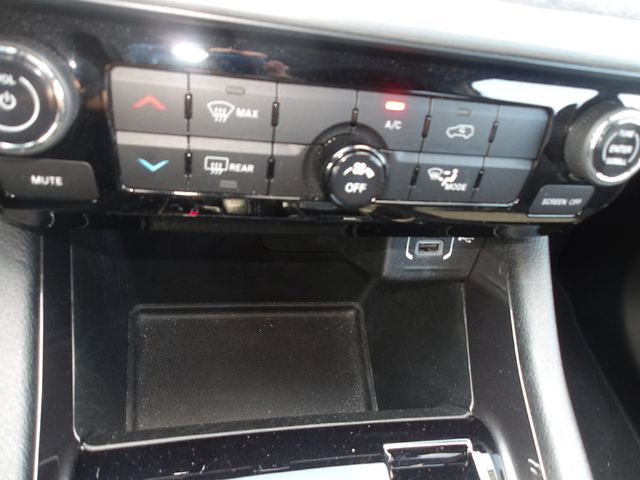 Used 2023 Jeep Compass Latitude w/ Sun and Sound Group AWD/4WD image 19