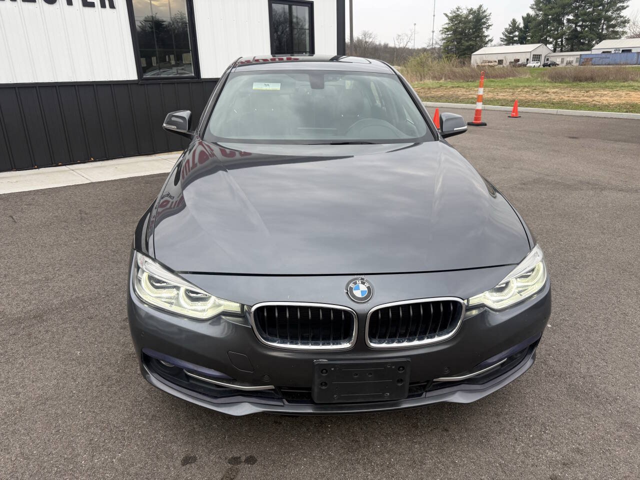 Used 2017 BMW 330i xDrive Sedan AWD/4WD image 3