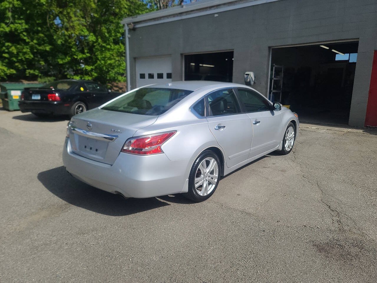 Used 2015 Nissan Altima 3.5 SL FWD image 8