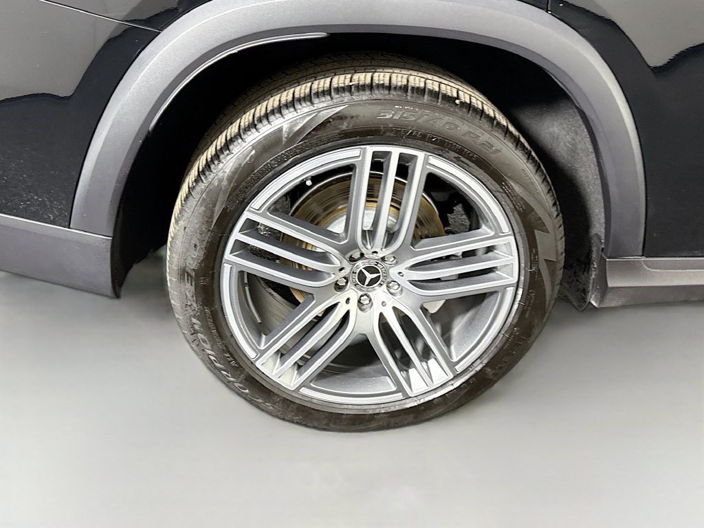 Used 2025 Mercedes-Benz GLS 450 4MATIC image 32