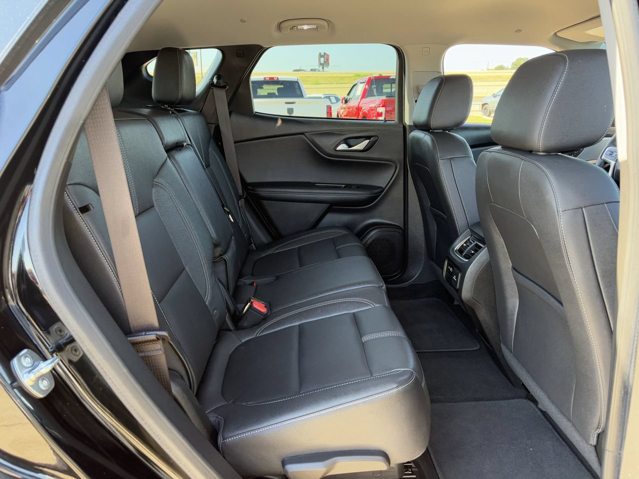 Used 2024 Chevrolet Blazer LT w/ Sound & Technology Package FWD image 30