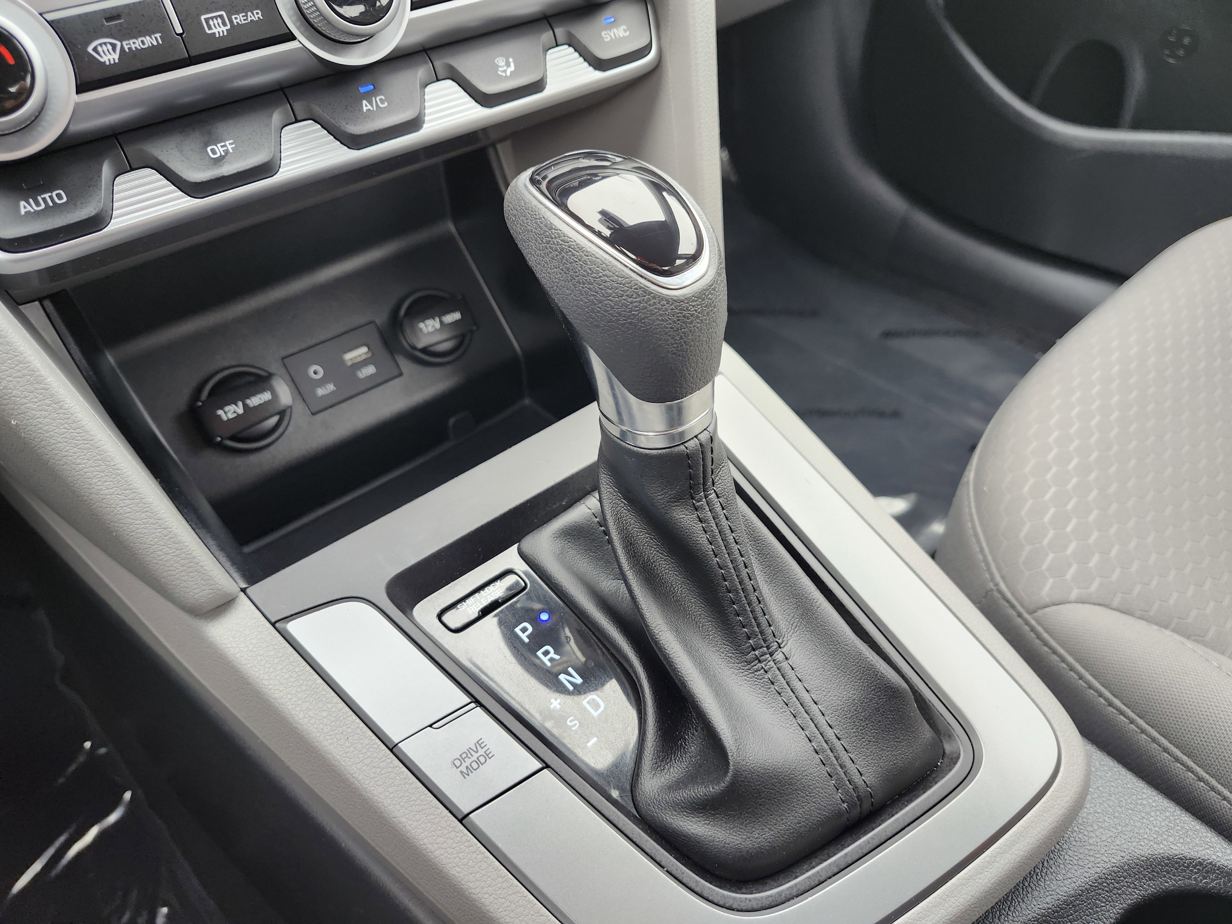 Used 2020 Hyundai Elantra SE FWD image 9