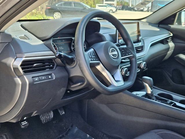 Used 2025 Nissan Altima 2.5 SV image 14