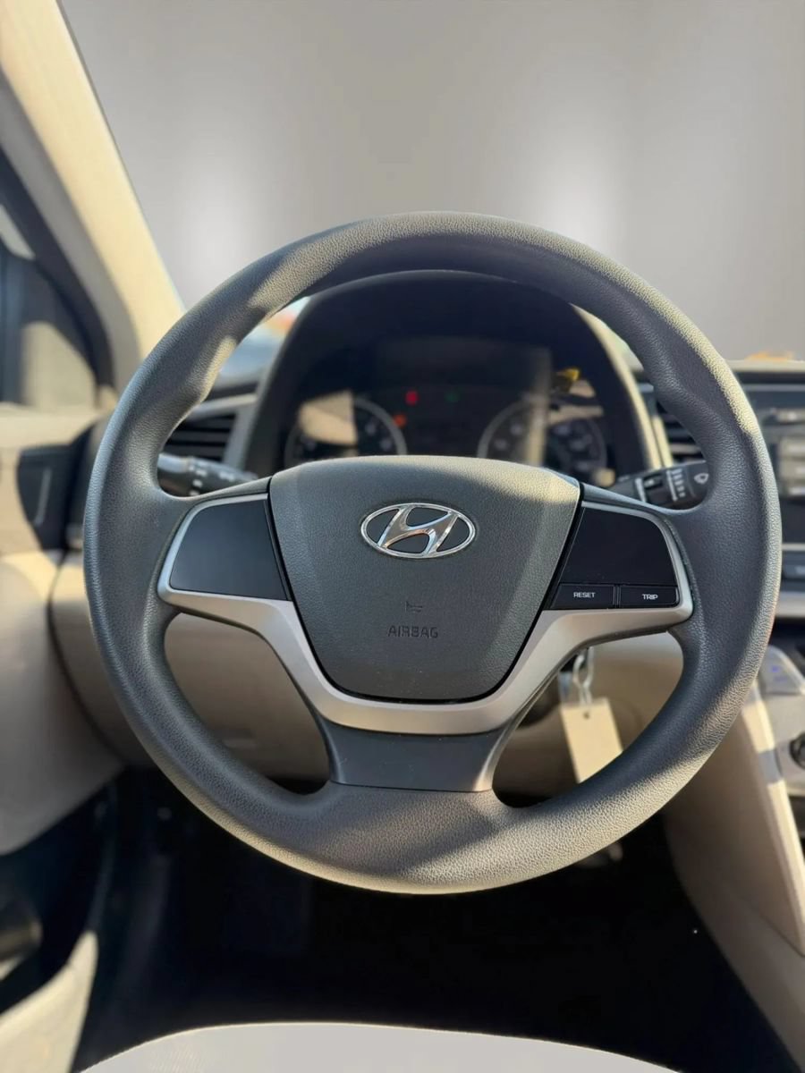 Used 2017 Hyundai Elantra SE FWD image 13