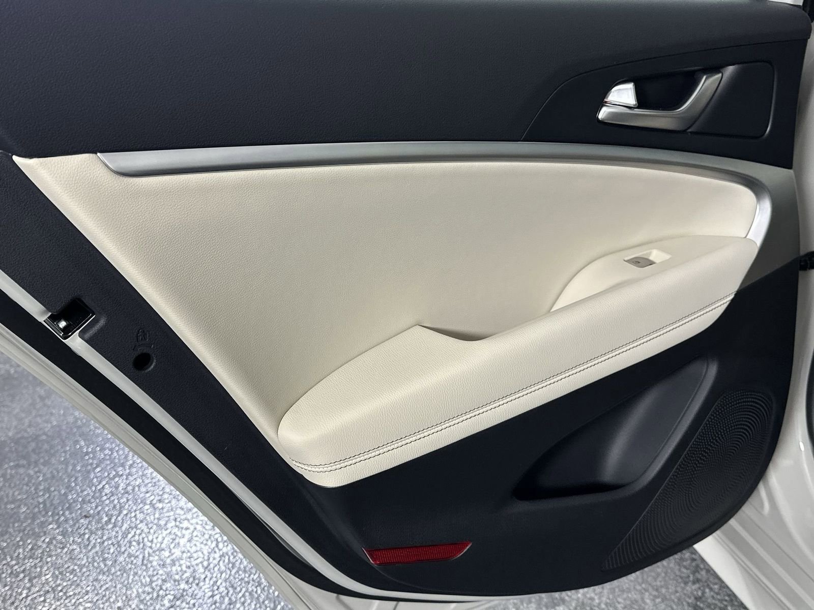 Used 2026 Genesis G70 2.5T image 34