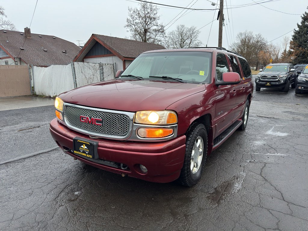 Used 2001 GMC Yukon XL Denali image 2