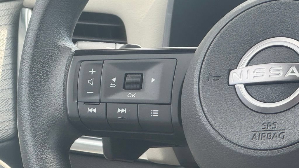 Used 2023 Nissan Rogue SV FWD image 15
