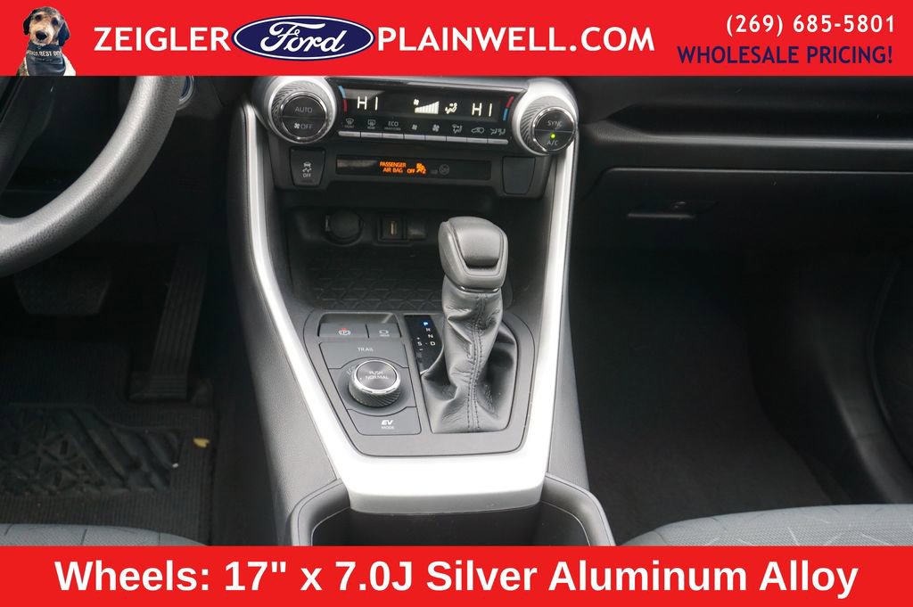 Used 2022 Toyota RAV4 XLE w/ Convenience Package image 16