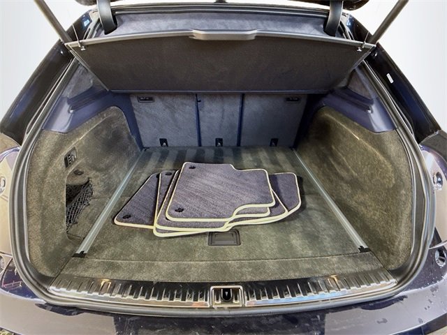 Used 2022 Bentley Bentayga image 28