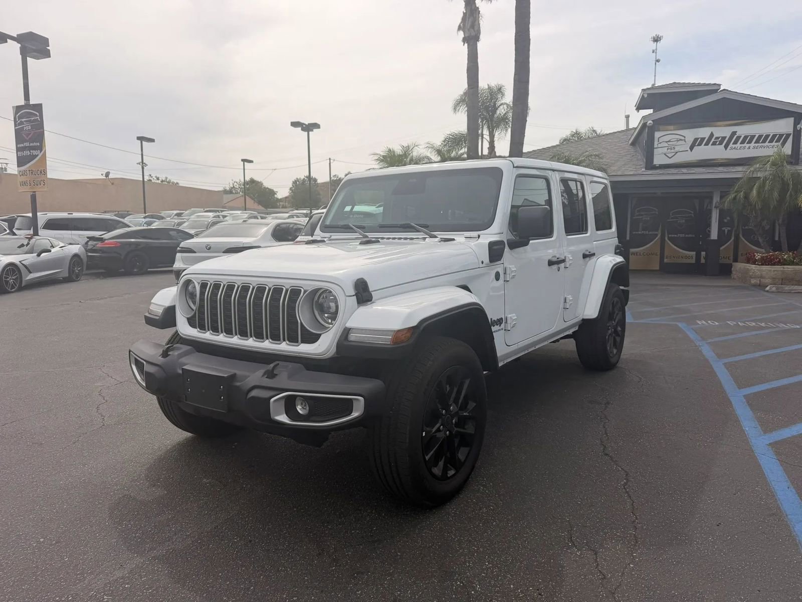 Used 2025 Jeep Wrangler Unlimited Sahara w/ Safety Group AWD/4WD image 3