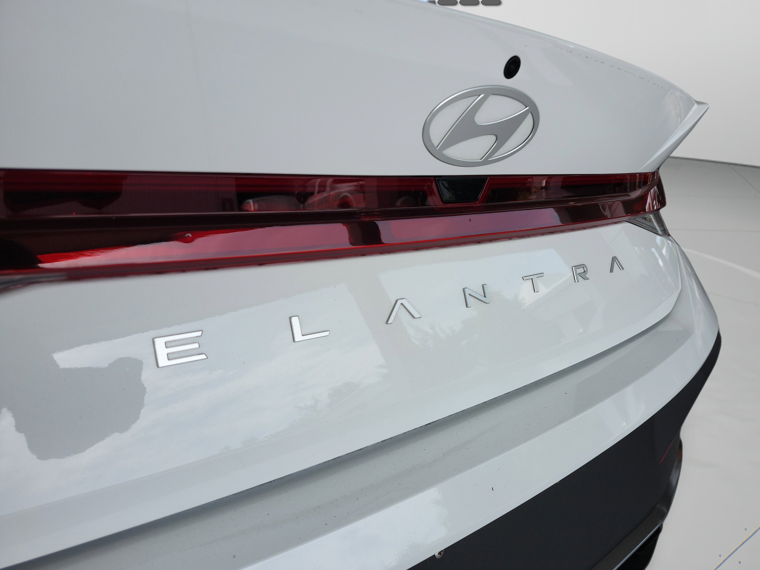Used 2025 Hyundai Elantra SE FWD image 31