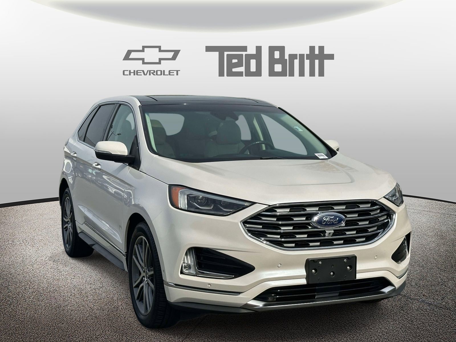 Used 2019 Ford Edge Titanium w/ Equipment Group 301A image 3