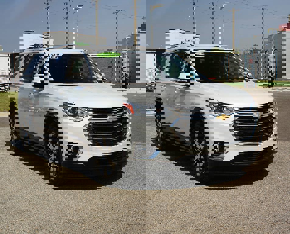 Used 2018 Chevrolet Traverse LT image 2