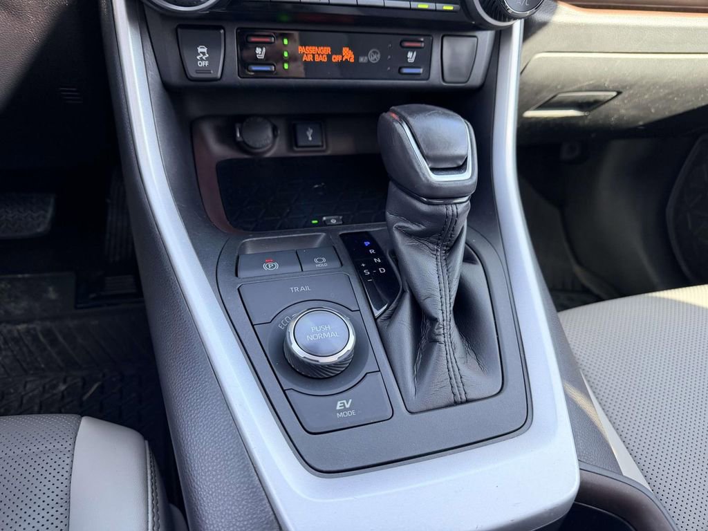 Certified 2020 Toyota RAV4 Limited image 6